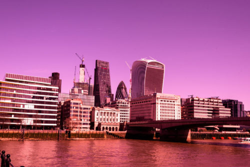 Utsikt fra. Southbank / London i underlige farger