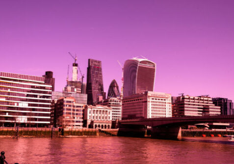 Utsikt fra. Southbank / London i underlige farger